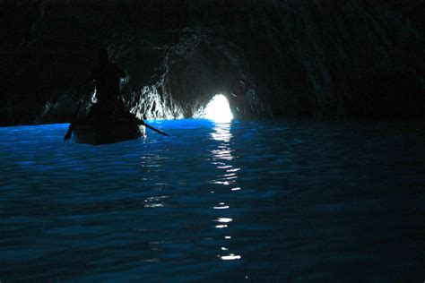 visiting blue grotto capri.